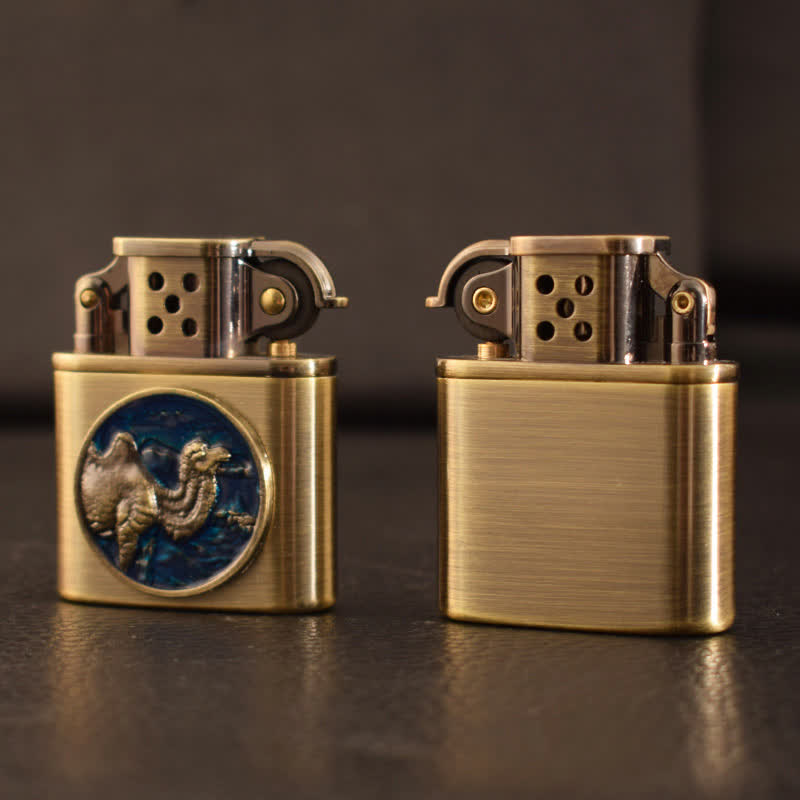 Briquet à huile rechargeable en bronze émaillé à motif animalier antique