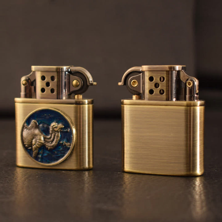 Briquet à huile rechargeable en bronze émaillé à motif animalier antique