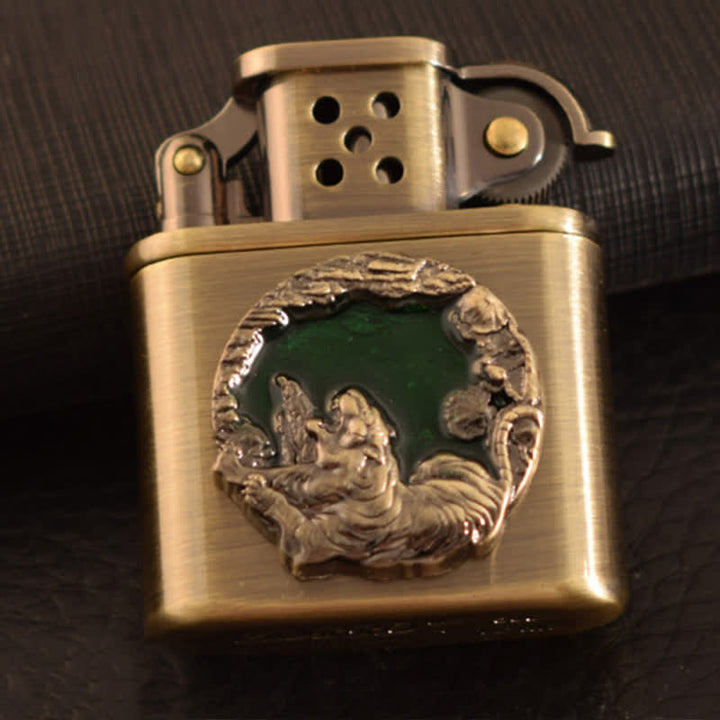 Briquet à huile rechargeable en bronze émaillé à motif animalier antique