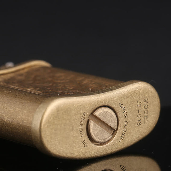 Briquet à huile rechargeable à motif floral gravé sur cuivre