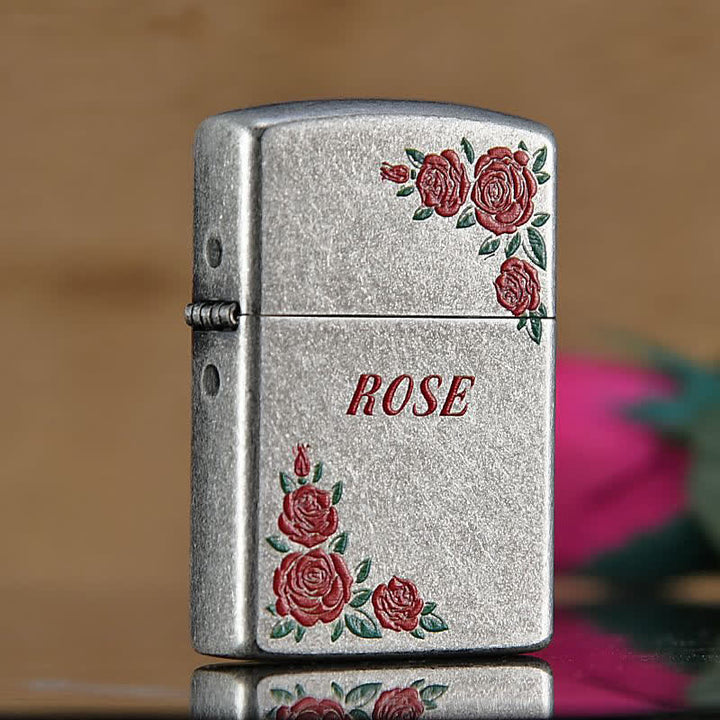 Briquet à pétrole rechargeable avec motif de fleur de rose rouge