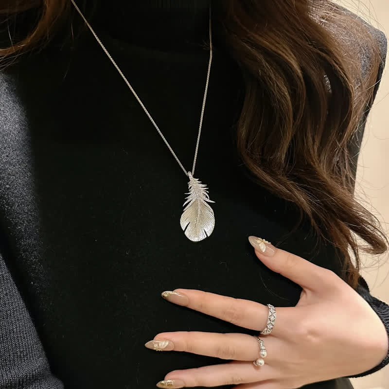 Broche pendentif plume en strass brillant pour femme
