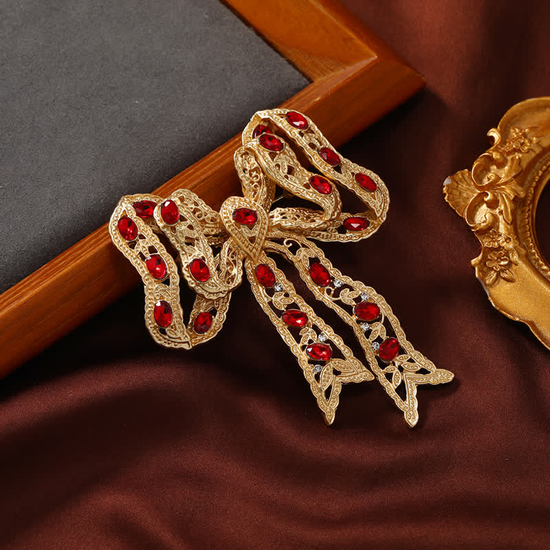 Broche fantaisie en forme de nœud papillon en ruban métallique ondulé doré pour femme