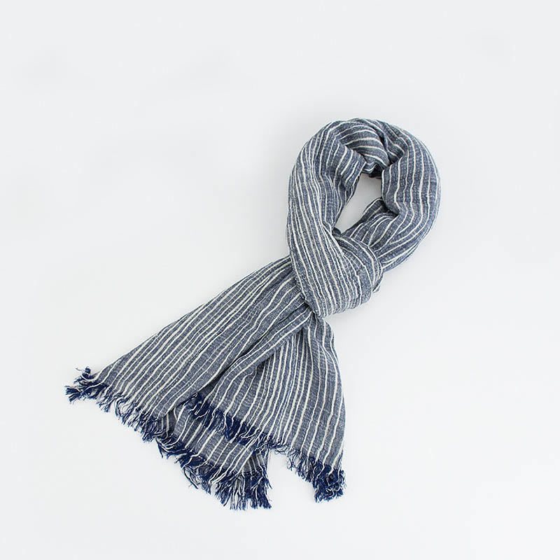 Écharpe fine et légère à rayures et lignes blanches - Marine - image 2