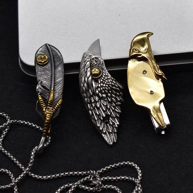 Collier avec pendentif en forme de plume de pygargue à tête blanche et couteau caché - image 5