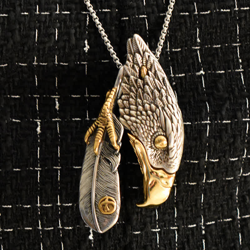 Collier avec pendentif en forme de plume de pygargue à tête blanche et couteau caché - image 2