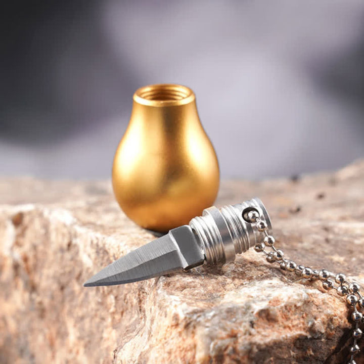 Porte-clés couteau caché en forme d'ampoule de lampe de couleur dorée