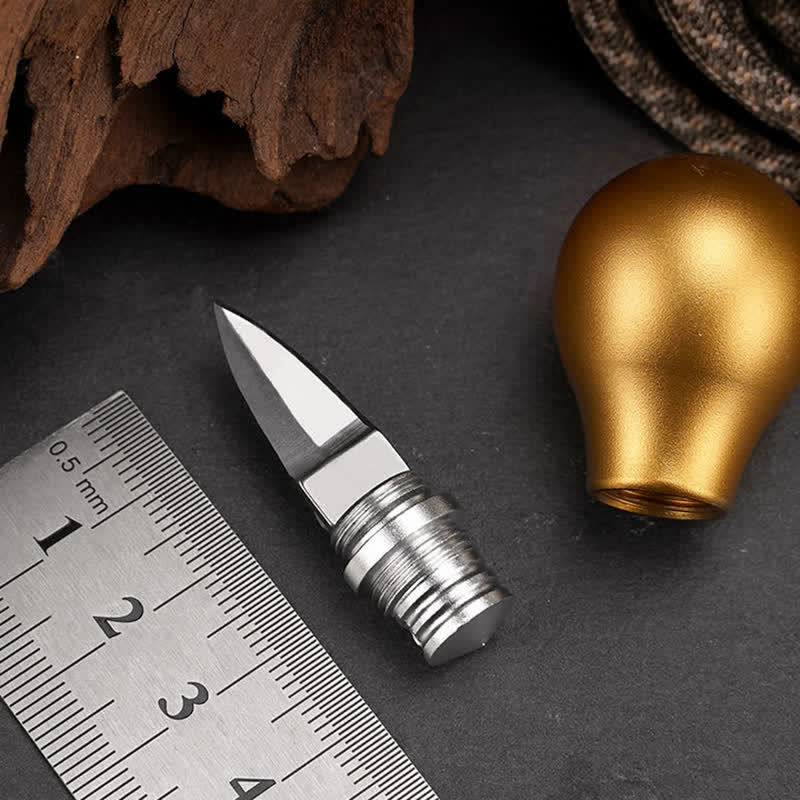Porte-clés couteau caché en forme d'ampoule de lampe de couleur dorée