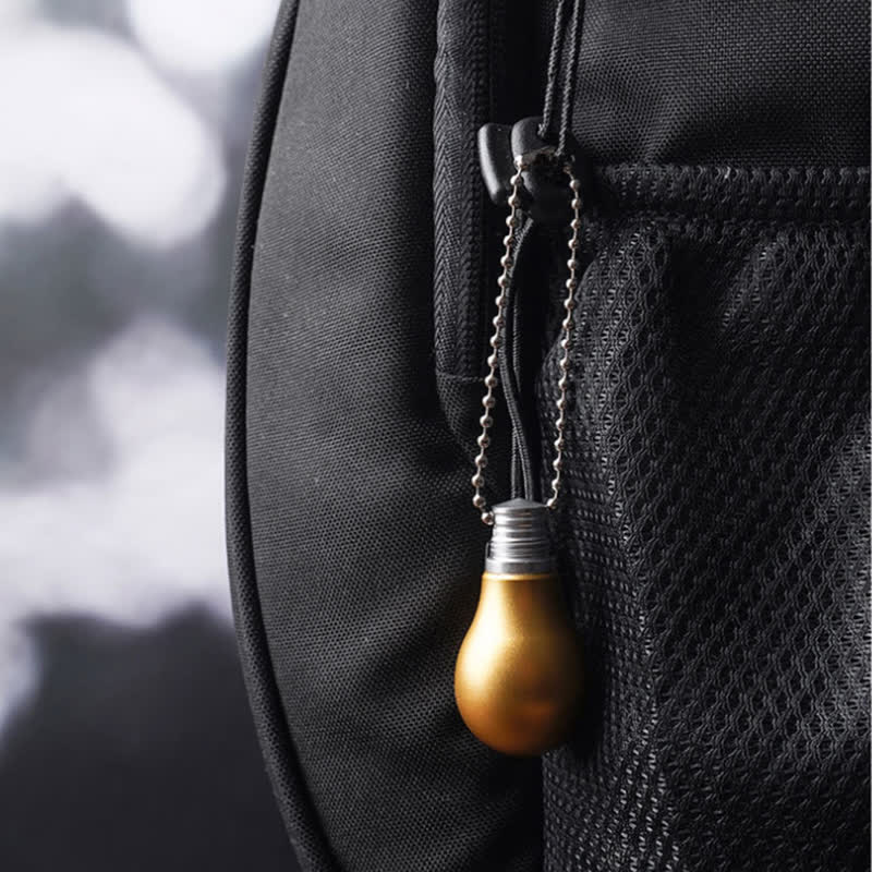 Porte-clés couteau caché en forme d'ampoule de lampe de couleur dorée