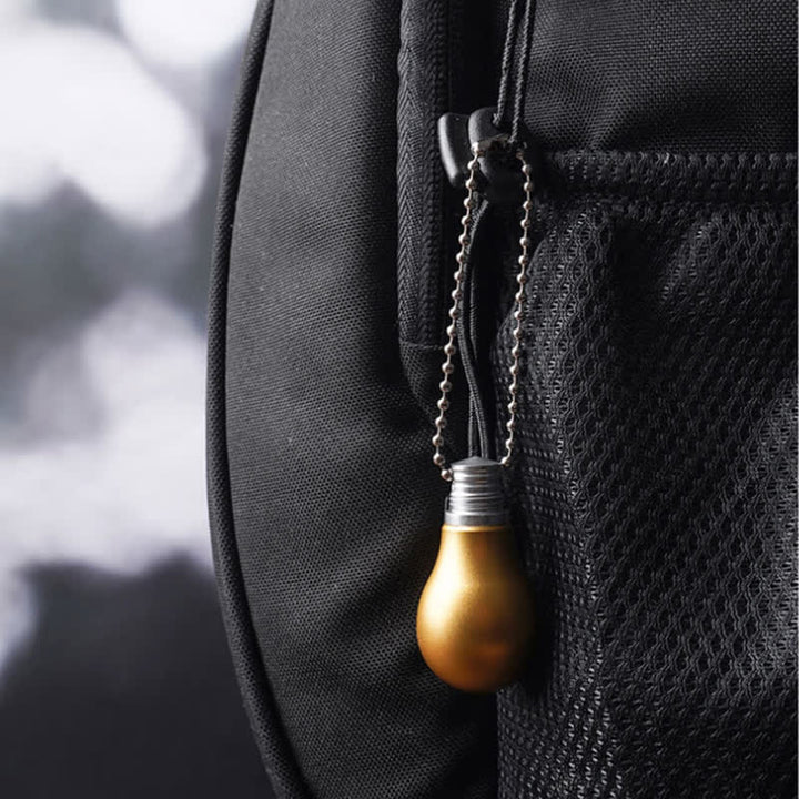 Porte-clés couteau caché en forme d'ampoule de lampe de couleur dorée