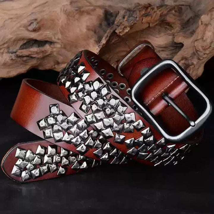 Ceinture en cuir à rivets pyramidaux brillants à disposition irrégulière