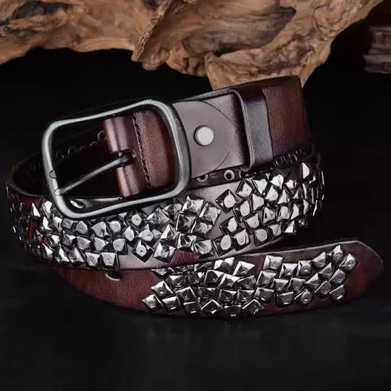 Ceinture en cuir à rivets pyramidaux brillants à disposition irrégulière