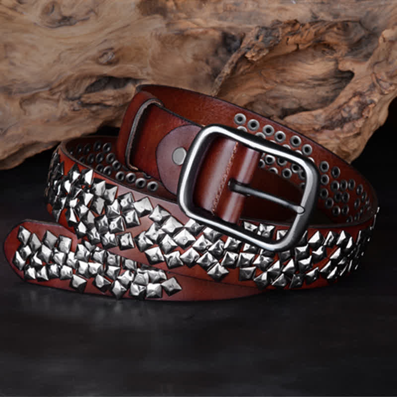 Ceinture en cuir à rivets pyramidaux brillants à disposition irrégulière