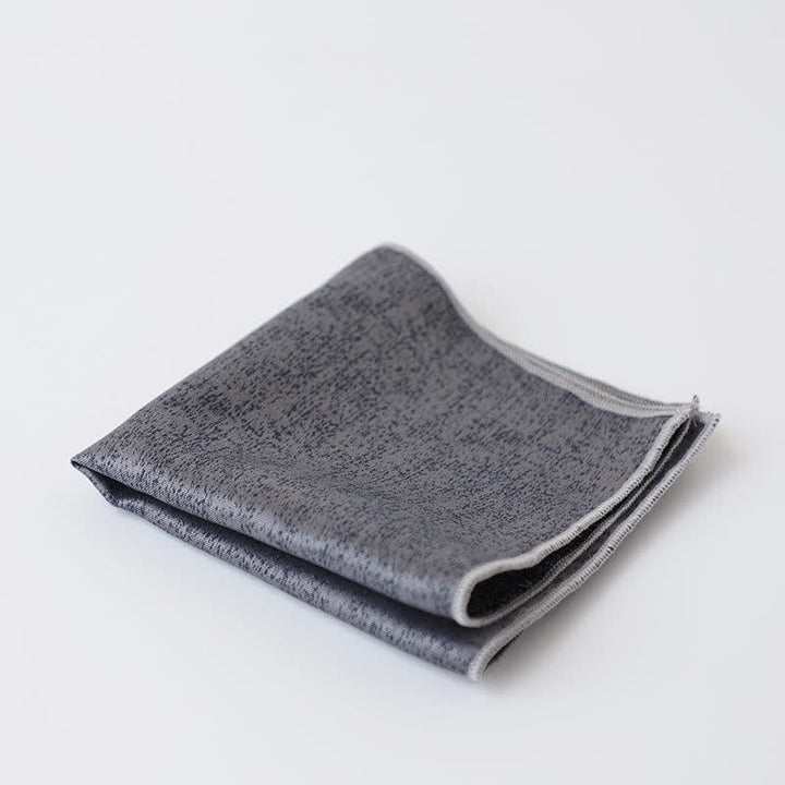 Pochette de costume à motif sombre subtil de couleur unie pour homme