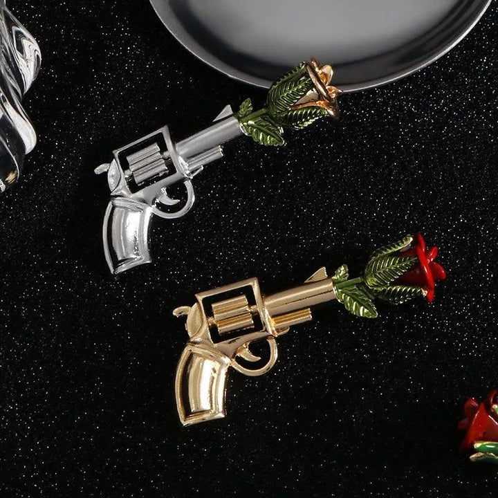 Broche rose pistolet vintage Accessoires de chemise