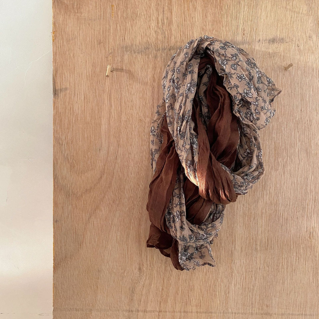Écharpe fine et douce à motif floral plissé vintage pour femme