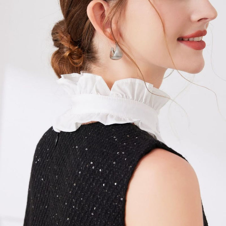Chemise blanche à col plissé avec faux col amovible à boutons