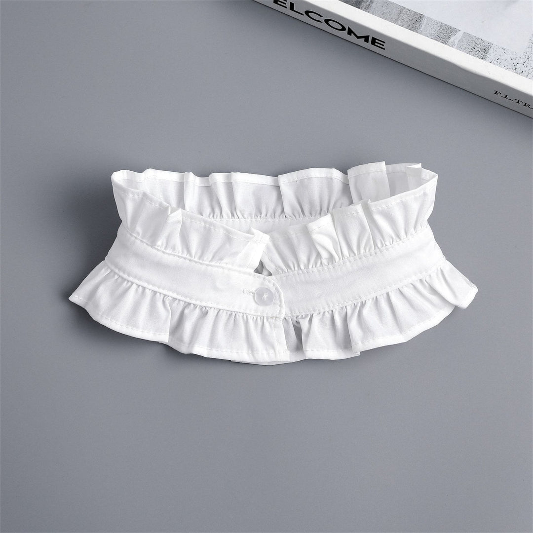 Chemise blanche à col plissé avec faux col amovible à boutons
