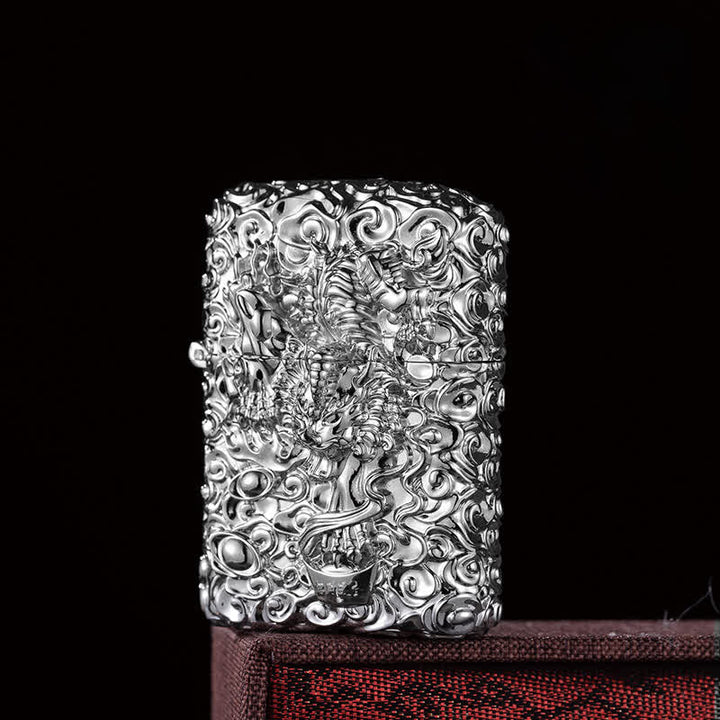Briquet à pétrole rechargeable avec sculpture d'animaux sauvages mythiques
