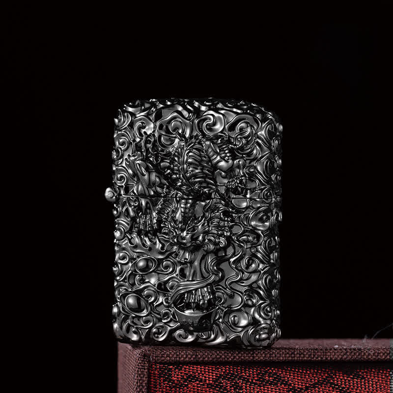 Briquet à pétrole rechargeable avec sculpture d'animaux sauvages mythiques