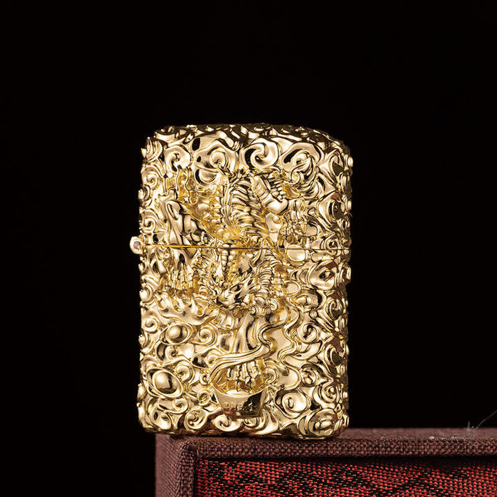 Briquet à pétrole rechargeable avec sculpture d'animaux sauvages mythiques