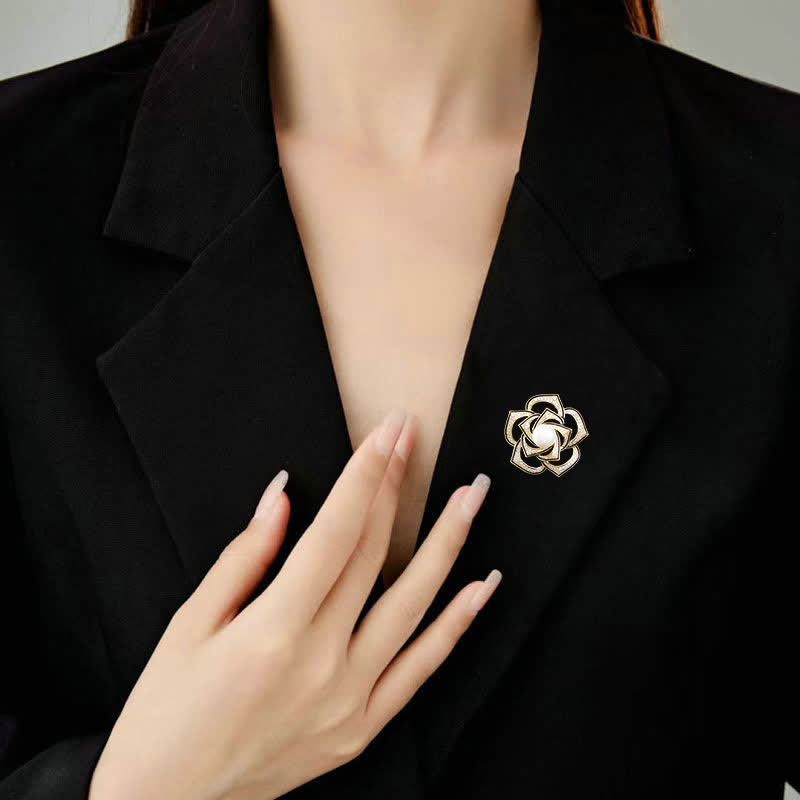 Broche en perles de camélia pour femme Pureté