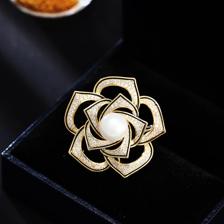 Broche en perles de camélia pour femme Pureté
