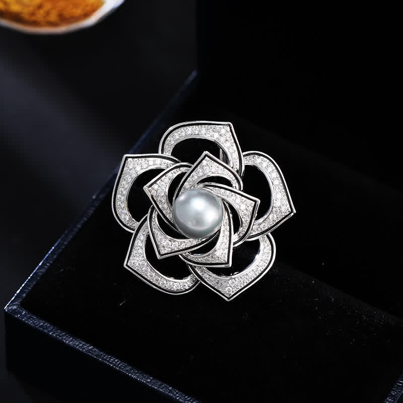 Broche en perles de camélia pour femme Pureté