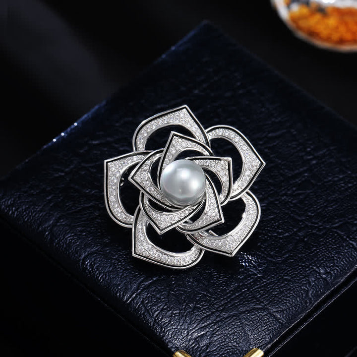 Broche en perles de camélia pour femme Pureté