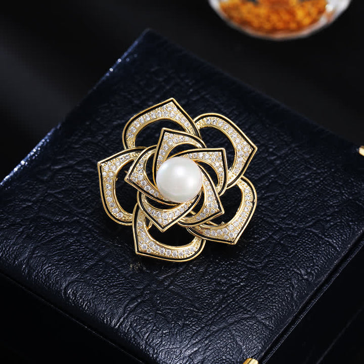 Broche en perles de camélia pour femme Pureté