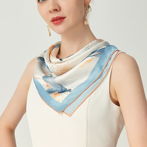 Foulard fin en soie Misty Cloud Spring pour femme