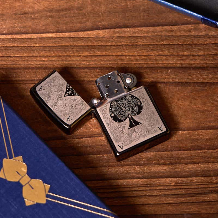 Coffret cadeau pour garçons d'honneur avec briquet ACE of Spades et flacon noir personnalisable 2 pièces