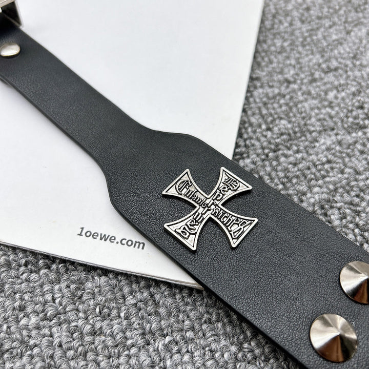 Ceinture en cuir à rivets punk avec motif croix de Pâques