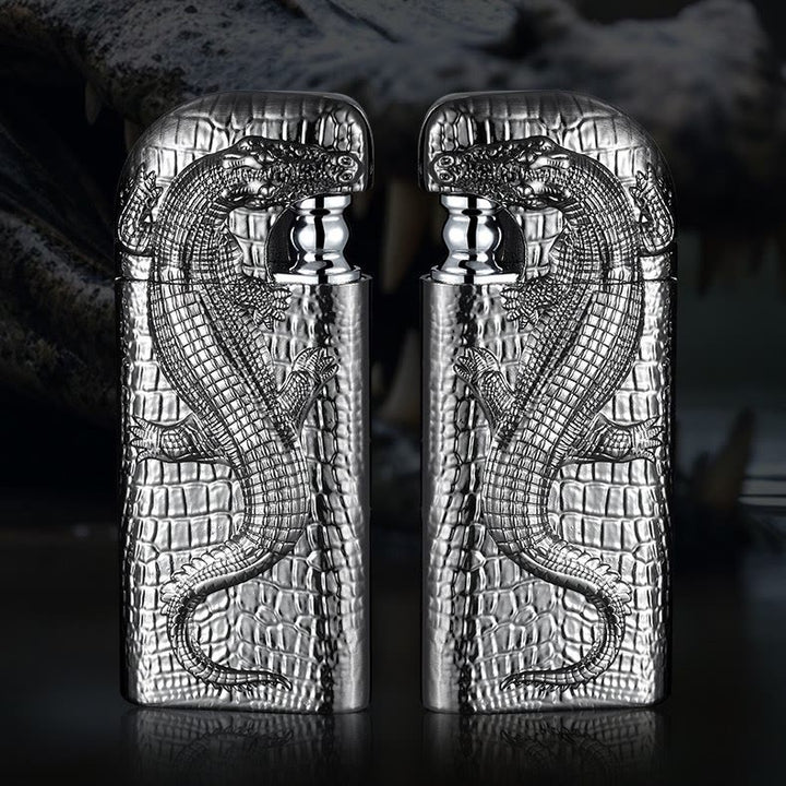 Briquet butane rechargeable à double flamme en relief motif crocodile sauvage