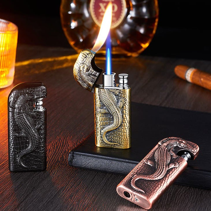 Briquet butane rechargeable à double flamme en relief motif crocodile sauvage