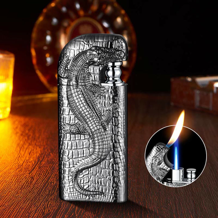 Briquet butane rechargeable à double flamme en relief motif crocodile sauvage