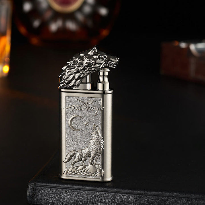 Briquet au butane rechargeable à double flamme en relief Roaring Wolf
