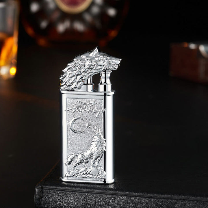 Briquet au butane rechargeable à double flamme en relief Roaring Wolf
