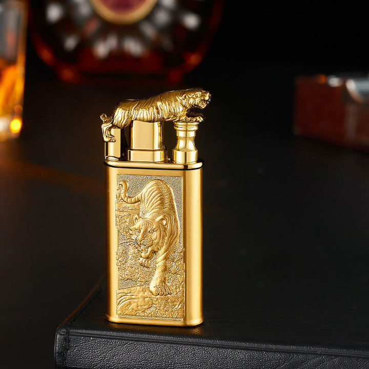 Briquet au butane rechargeable à double flamme en relief Fierce Tiger