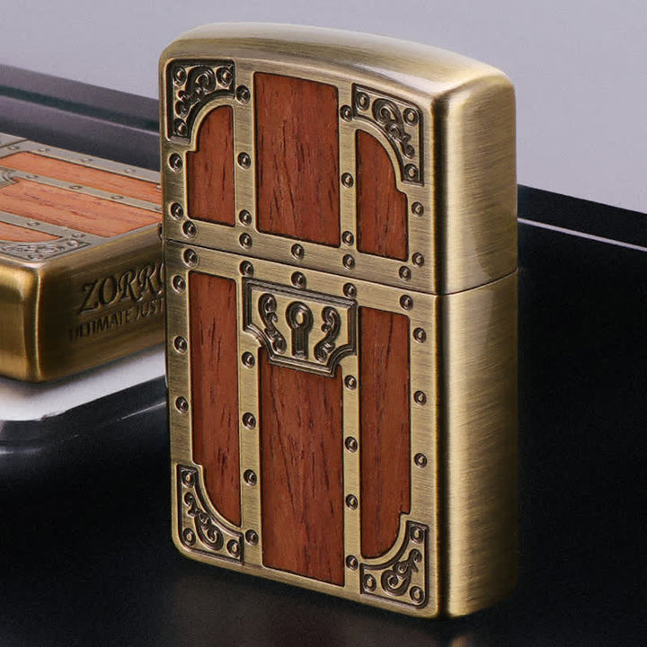 Briquet à pétrole rechargeable en bois brun, porte ancienne, gravure en laiton
