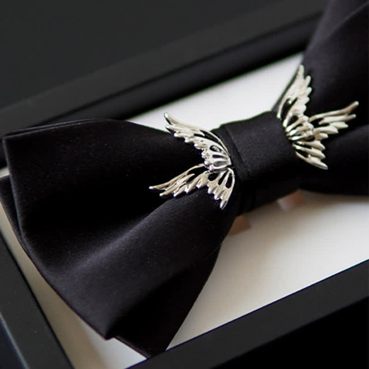 Nœud papillon noir élégant pour homme avec ailes volantes argentées