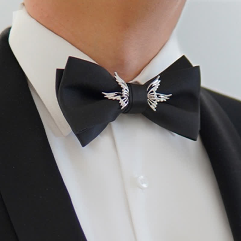 Nœud papillon noir élégant pour homme avec ailes volantes argentées