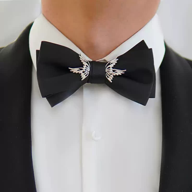Nœud papillon noir élégant pour homme avec ailes volantes argentées