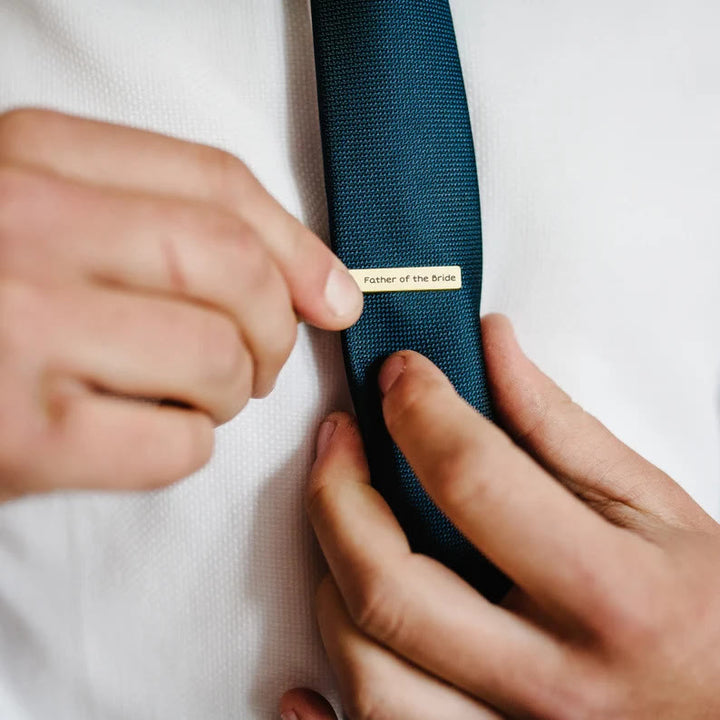 Personnalisez votre barre de cravate de mariage avec votre texte pour cravates