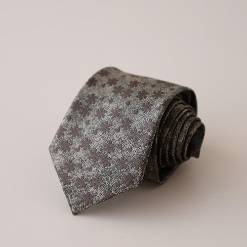 Cravate à mini motifs floraux en chocolat pour homme