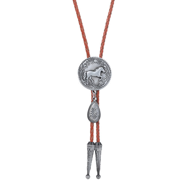 Cravate bolo sculptée détaillée West Horse avec petit pendentif