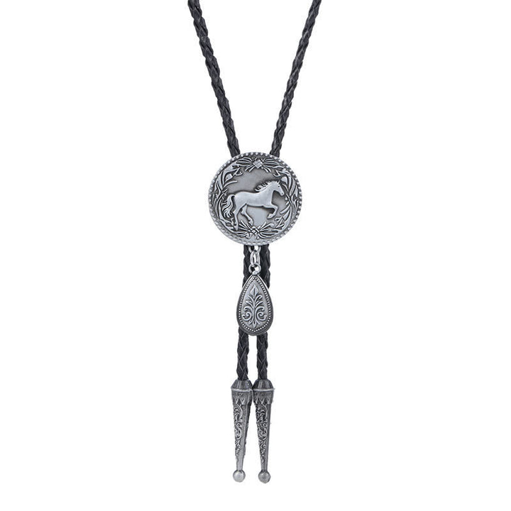 Cravate bolo sculptée détaillée West Horse avec petit pendentif