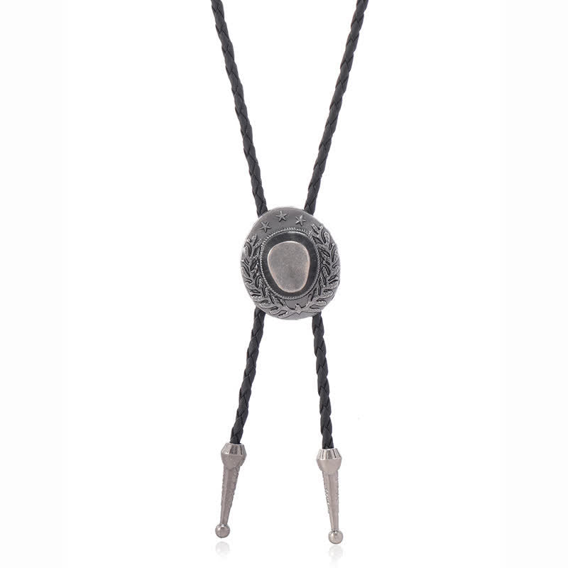 Pendentif en bronze avec breloque chapeau de cowboy et cravate bolo