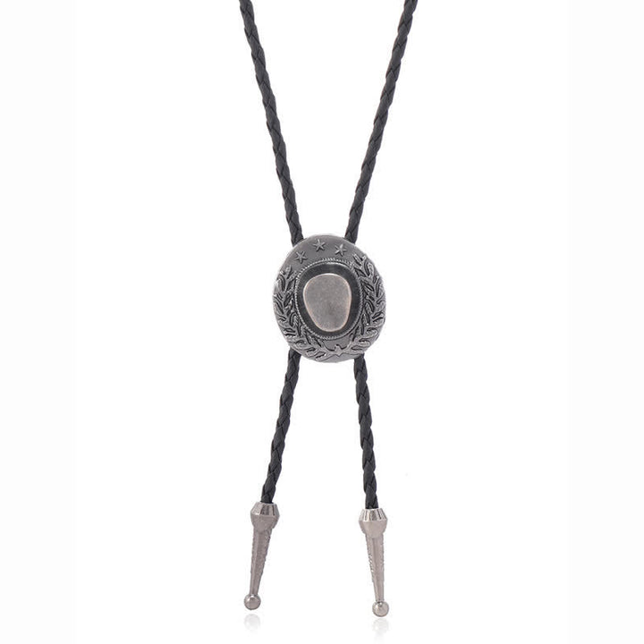 Pendentif en bronze avec breloque chapeau de cowboy et cravate bolo