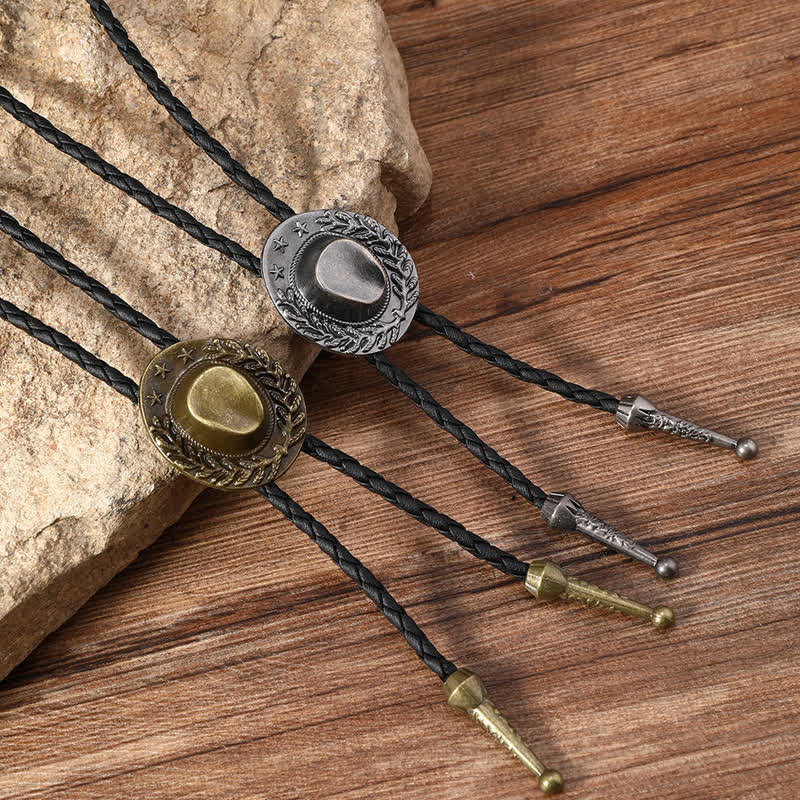 Pendentif en bronze avec breloque chapeau de cowboy et cravate bolo